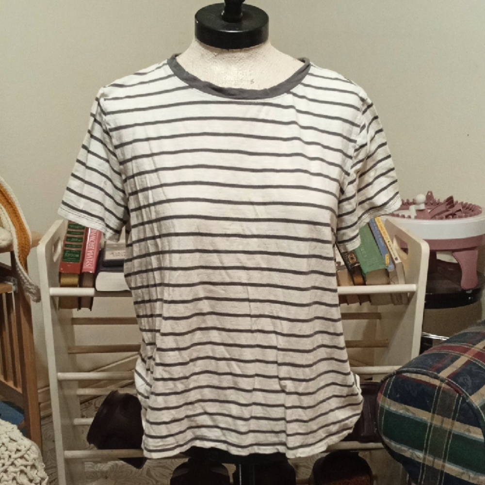 Womens Striped Gray and White T Shirt ANA sz XL Shirtsleeve Crew neck